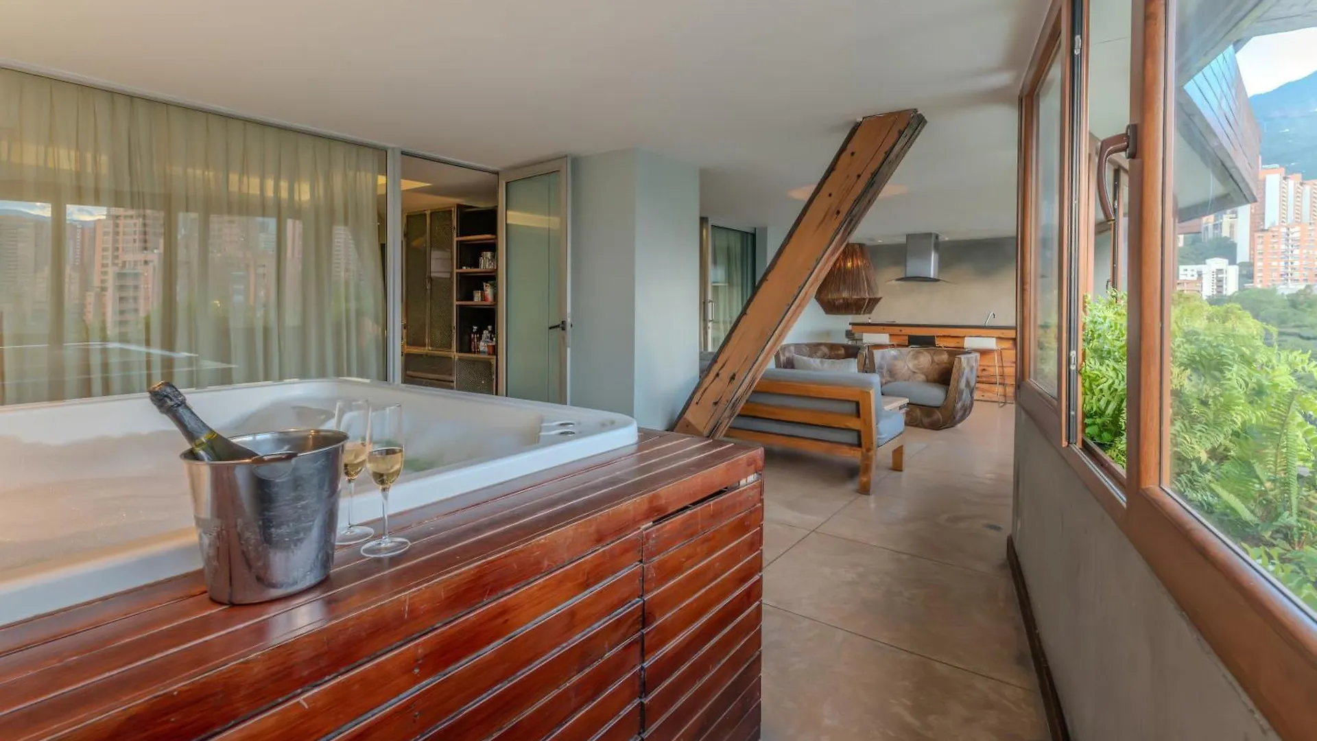 The Charlee Hotel Medellin